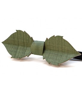 Bow tie in wood, Leaf in green tinted Maple