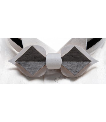 Bow tie in wood, Card in white & grey tinted Maple